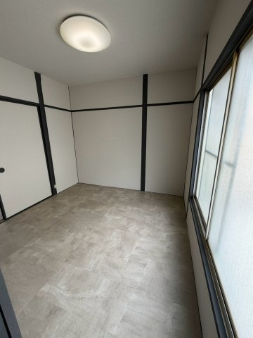 黒原旭町店舗付住宅の洋室