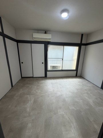黒原旭町店舗付住宅の洋室