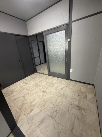 黒原旭町店舗付住宅の内装