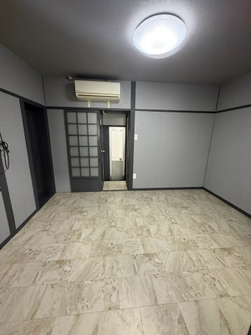 黒原旭町店舗付住宅の洋室
