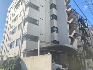 リフレックスナカネの外観
