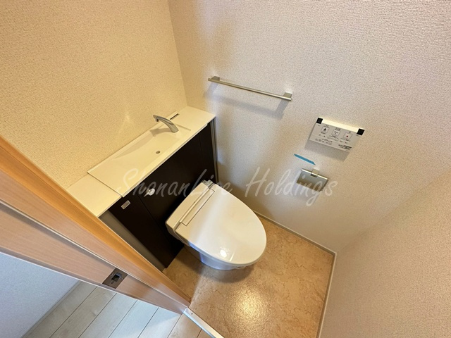 茅ヶ崎市円蔵２丁目の賃貸マンションのトイレ