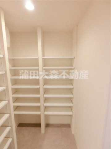 KDXレジデンス田園調布南の設備|シューズインクローゼット　玄関収納！