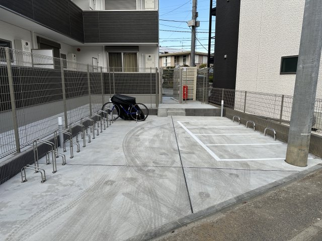 ピースコート登戸Ⅳの駐車場