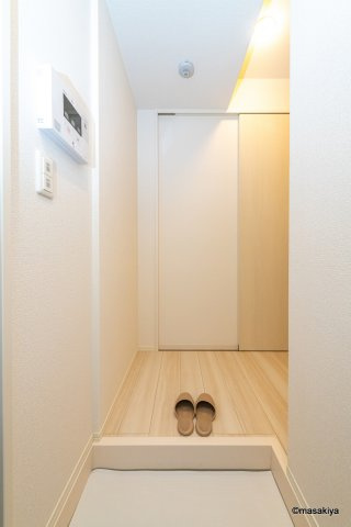 リヴェール中御所　Cの玄関