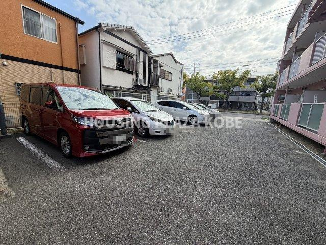 メゾンまほらの駐車場