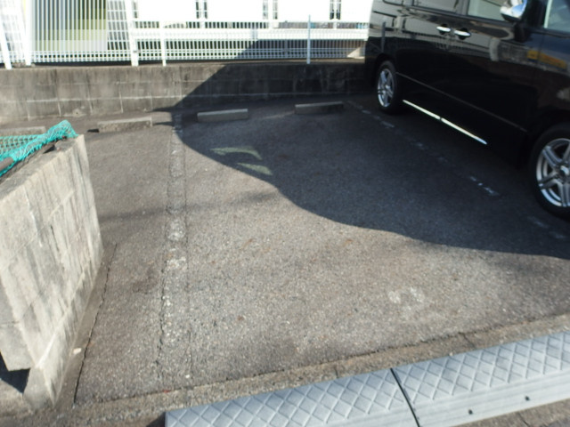 サープラスⅡ二番館 Ａ棟Ｂ棟の駐車場