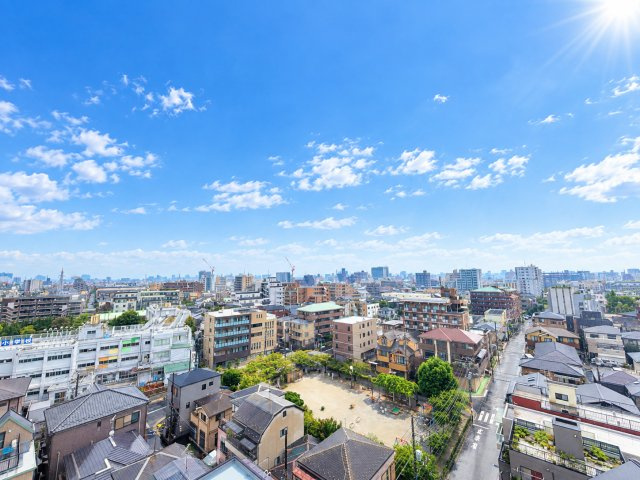 ジオ瑞江の展望|手を伸ばせば、ふれることが出来そうな環境が、そのままインテリアになったような印象です。その豊かな眺望にふさわしい空間には、通風・採光にも優れ、心地よい光と風があふれています