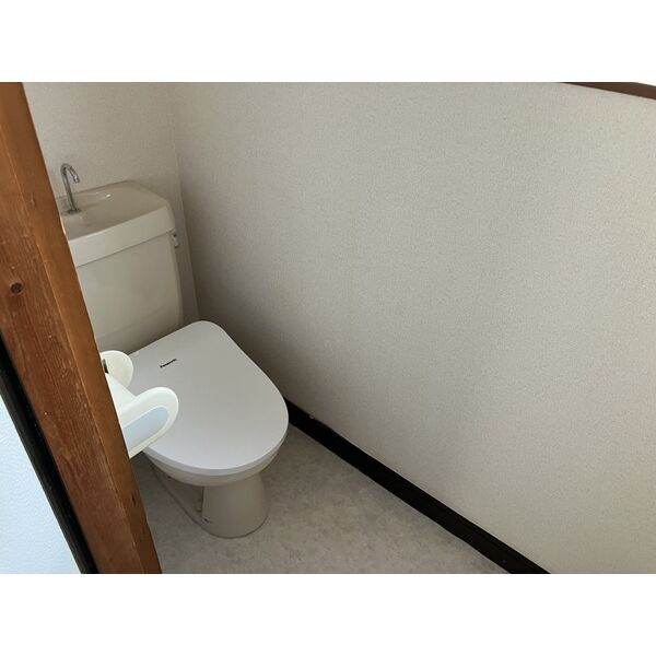 半田市亀崎戸建のトイレ