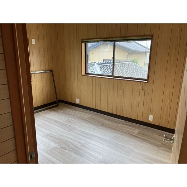 半田市亀崎戸建の洋室