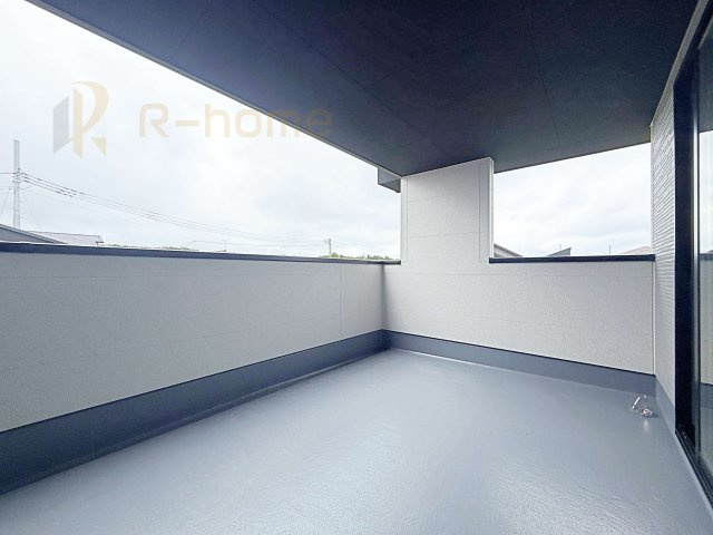水戸市東前町5期　新築戸建て　1号棟のバルコニー|急な雨でも安心のインナーバルコニー♪忙しいご夫婦も大満足♪