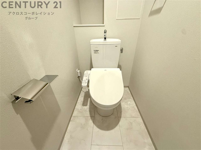 温水洗浄便座付きのトイレです♪
