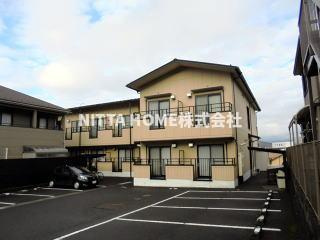 綾部市神宮寺町東谷のアパートの外観|冷蔵庫、洗濯機、ベッド、テレビ、照明、カーテンなどを設置♪（※残置物扱いで、契約前であれば撤去も可能です）