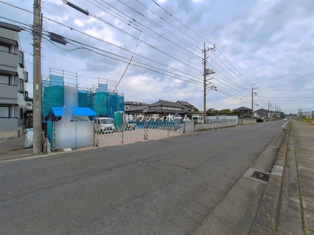 春日部市大沼4期　新築一戸建て　1号棟の前面道路含む現地写真