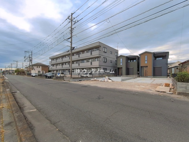 春日部市大沼4期　新築一戸建て　1号棟の前面道路含む現地写真