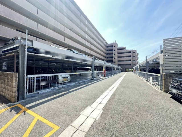 コスモ六甲ガーデンフォートの駐車場|機械式下段5台空有（2026年9月18日現在）
月額：7,500円