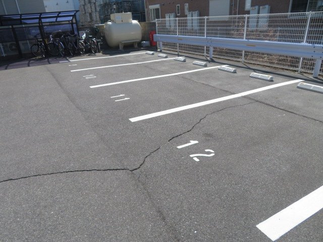 エトランス西庄の駐車場