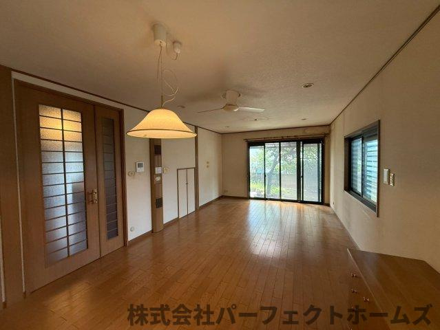 【居間・リビング】の画像
