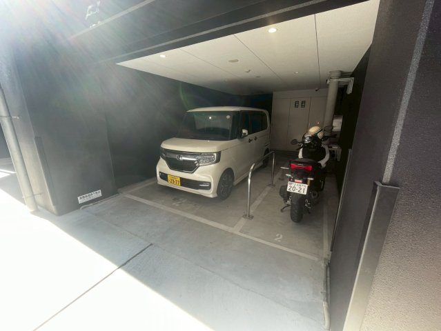 セレニテ難波ミラク壱番館の駐車場