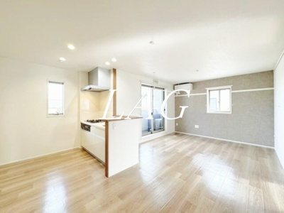 【居間・リビング】 | ポプリ中山 | 洋室のお部屋です。