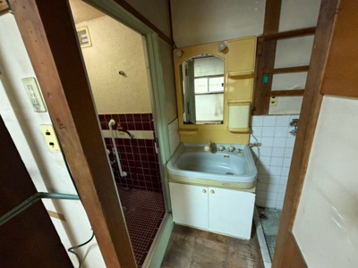 【独立洗面台】 | 草部　中古戸建 | 洗面台ございます！資料請求だけでもお問い合わせください♪