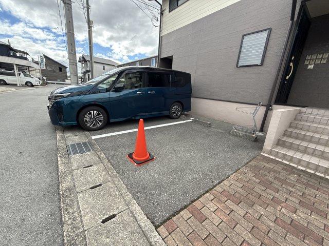 エトランス西庄の駐車場