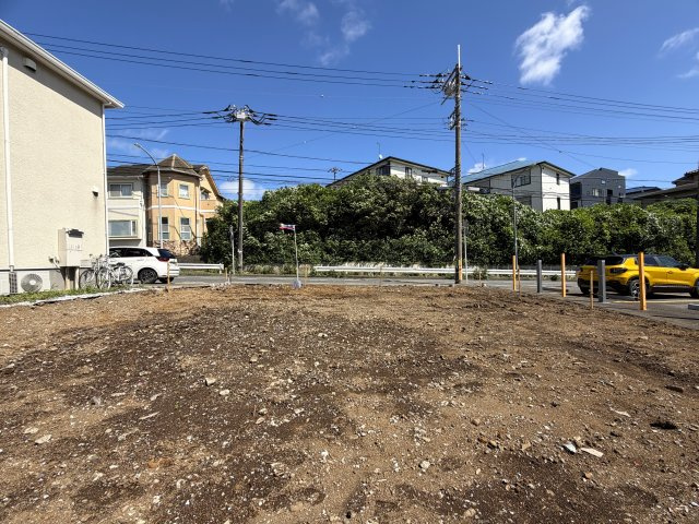 建築条件外せるかも？特に東と西側は建物の距離も空きます。すなわち、陽当りや風抜けは期待してヨシ！！最大で約１３７㎡くらいの建物の建築イケます！！そんな『保土ケ谷区東川島町』条件付きの土地の土地図