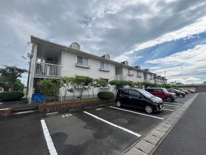 グランドール神田B棟の駐車場