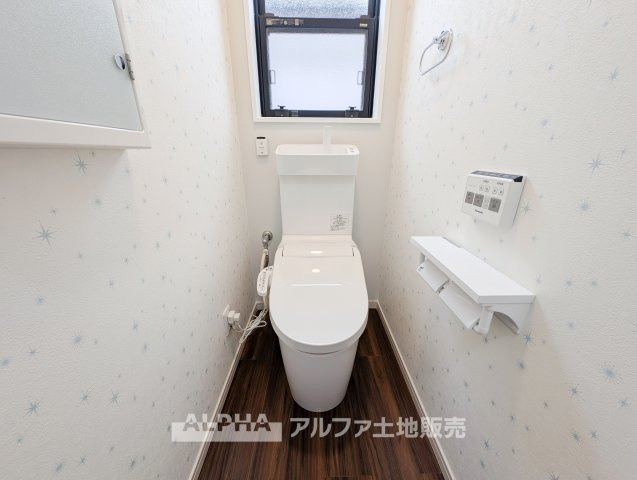 東京都武蔵村山市残堀5丁目　中古のトイレ|【Toilet】◆トイレ◆1階・2階それぞれにトイレを配置。忙しい朝や家族が在宅している時間帯にも使い分けができて便利です。
