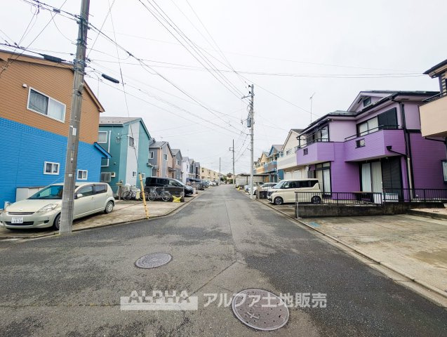 東京都武蔵村山市残堀5丁目　中古の外観|【Exterior】◆南側約6m公道◆道路幅が確保された南側道路に面する戸建住宅。陽光を取り込みやすく、明るさを感じられる住まいです。