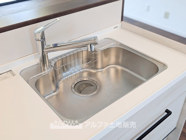 東京都武蔵村山市残堀5丁目　中古のキッチン|【Water Purifier】◆浄水一体型シャワー水栓◆浄水機能を備えた水栓へ交換。シャワー切替もでき、毎日の調理や洗い物に便利です。