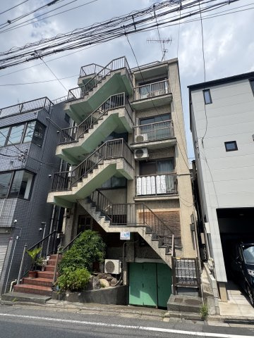 東梅ビルの外観