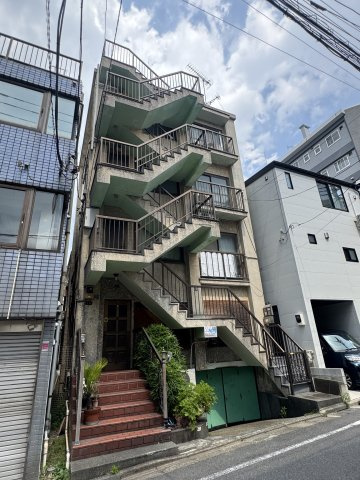 東梅ビルの外観