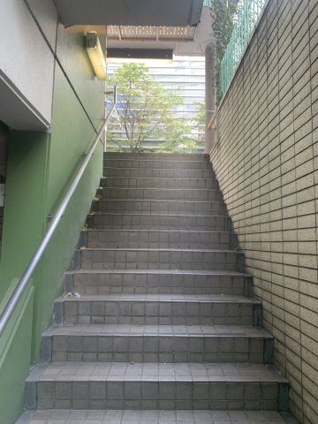 成城ハナビルのエントランス