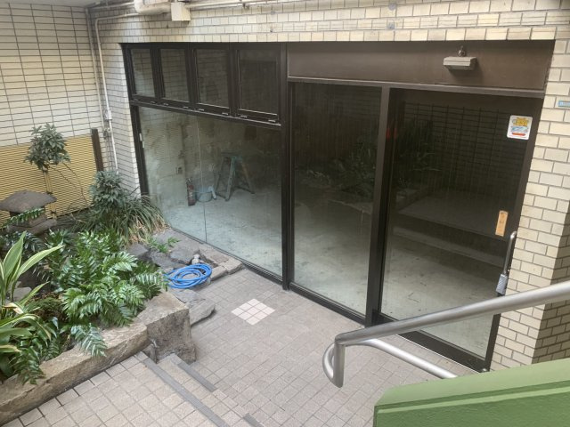 成城ハナビルのエントランス