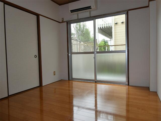 梅園マンションの居間・リビング