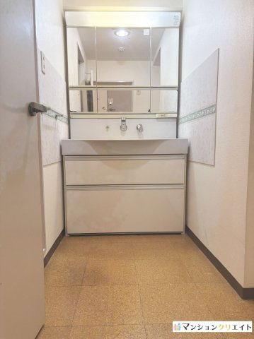 ダイアパレス西別院の独立洗面台|システム洗面化粧台