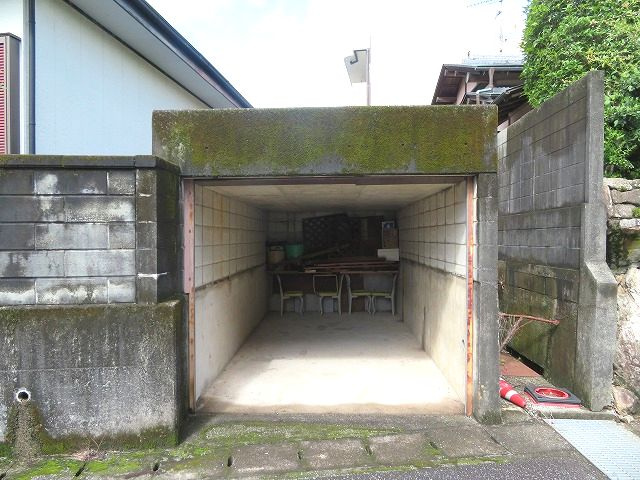高知市南河ノ瀬町 中古戸建ての駐車場