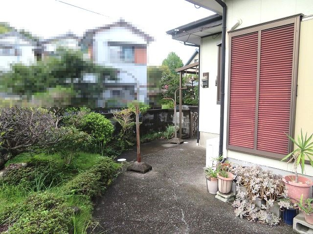 高知市南河ノ瀬町 中古戸建ての庭