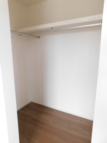 名古屋市中川区富田町大字千音寺字一本松の新築一戸建の収納|◇ウォークインクローゼット◇　　家族の洋服や大きな荷物がスッキリと片付く大容量収納！