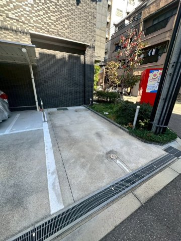 ファステート大阪ドームシティの駐車場