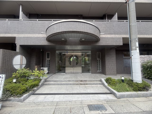 ロヤルアーク明石江井ヶ島のエントランス