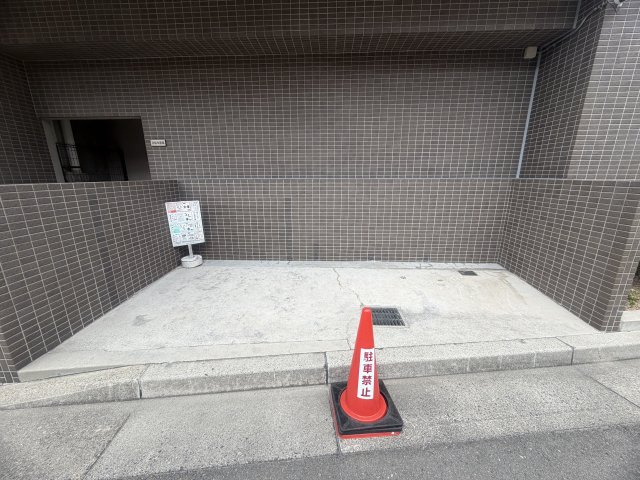 ロヤルアーク明石江井ヶ島の駐車場