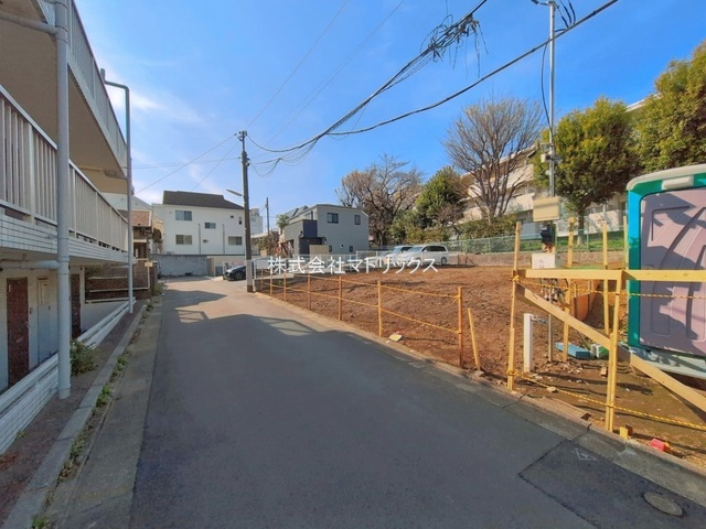 練馬区貫井2丁目　南道路の限定2区画　建築条件なし売地の前面道路含む現地写真