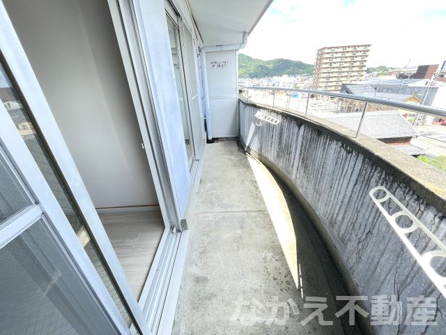 【バルコニー】 | 外からの目が気にならないバルコニーで洗濯物が干せます