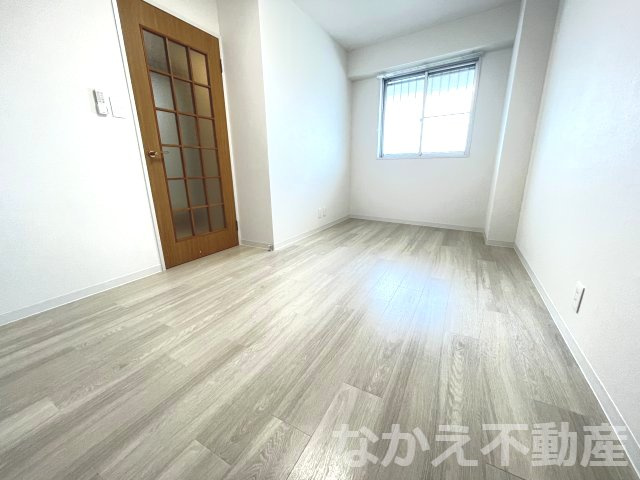 【寝室】 | 落ち着いた色調の寝室です