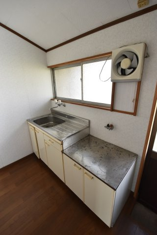 郡築四番町貸家のキッチン