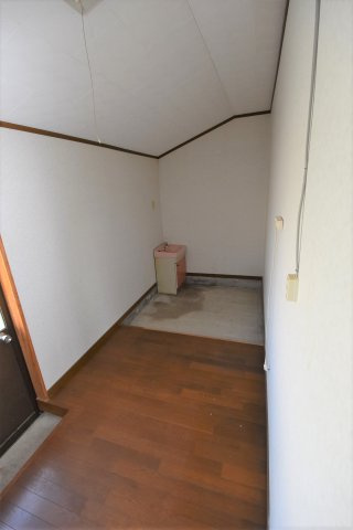 郡築四番町貸家の独立洗面台