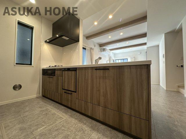 旭区白根6丁目戸建てのキッチン|LDKが見渡せるカウンターキッチン、お料理をしながら家族との団欒の時間も過ごせるキッチンです。
