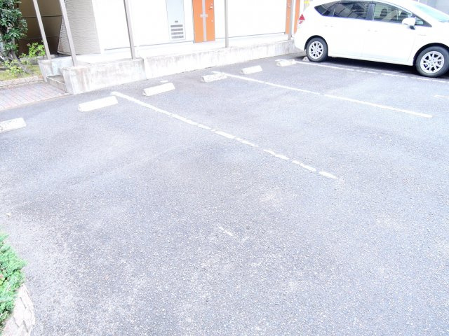マレット・フィールドA棟の駐車場